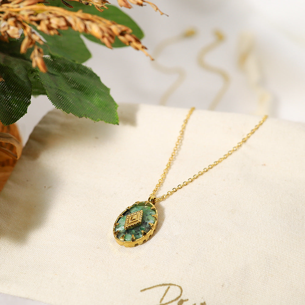 European and American square necklace niche high-end retro collarbone chain necklace accessories for women