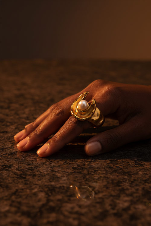 Anel Dourado Modelo