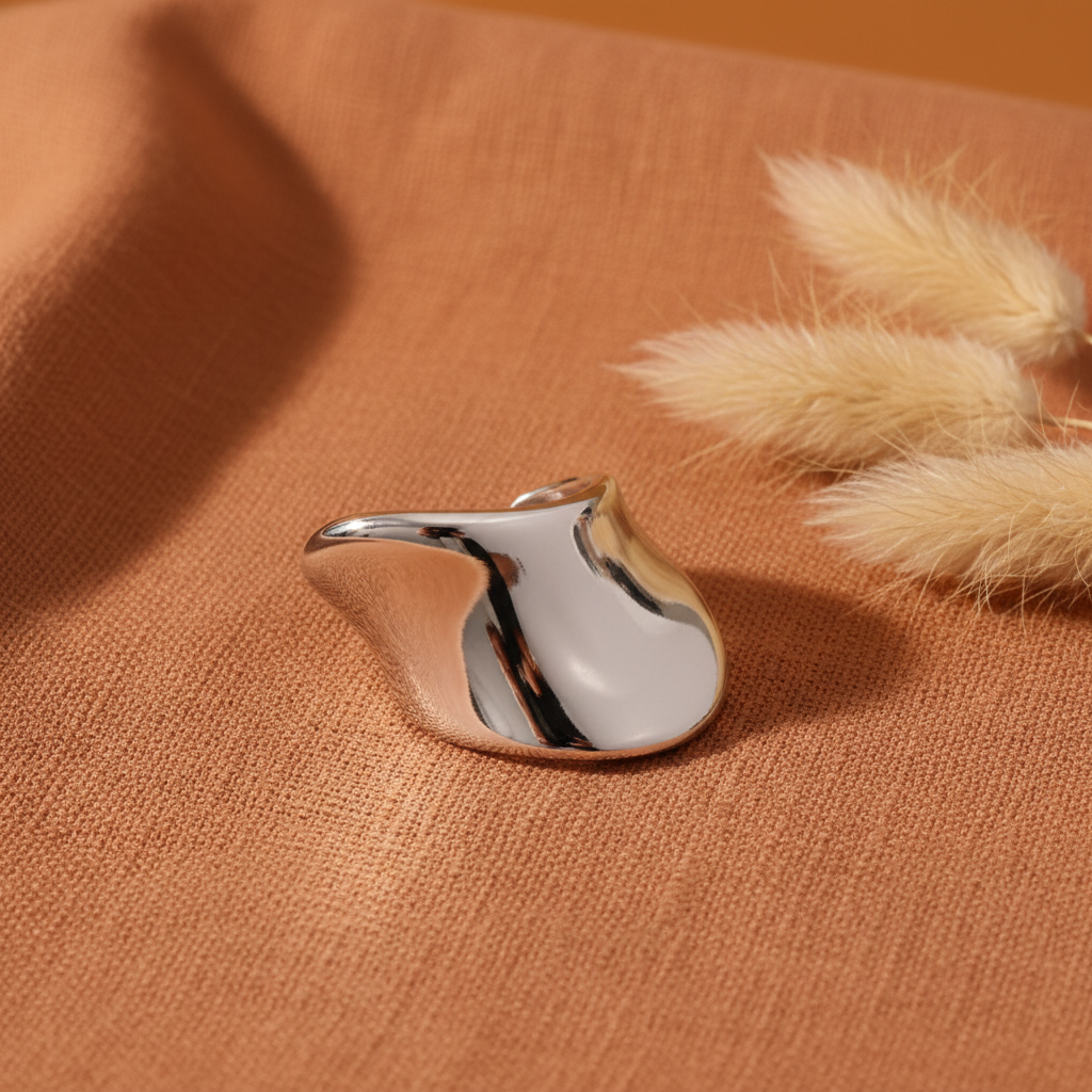 Anel Orgânico Prata — flat lay