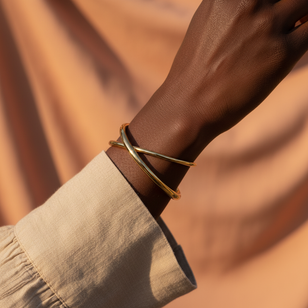 Bracelete Dourada — Modelo