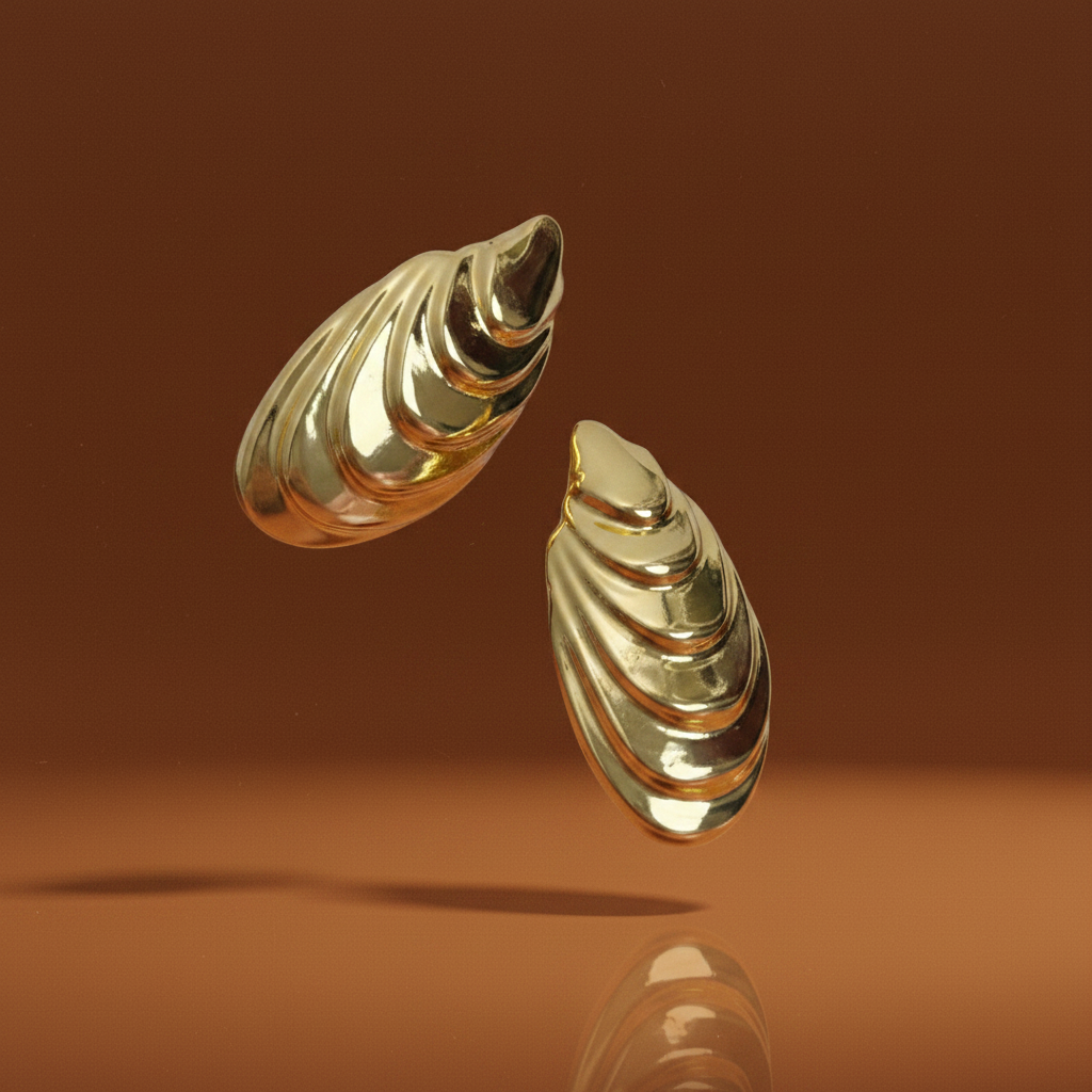 Brinco concha dourado — terracota dark