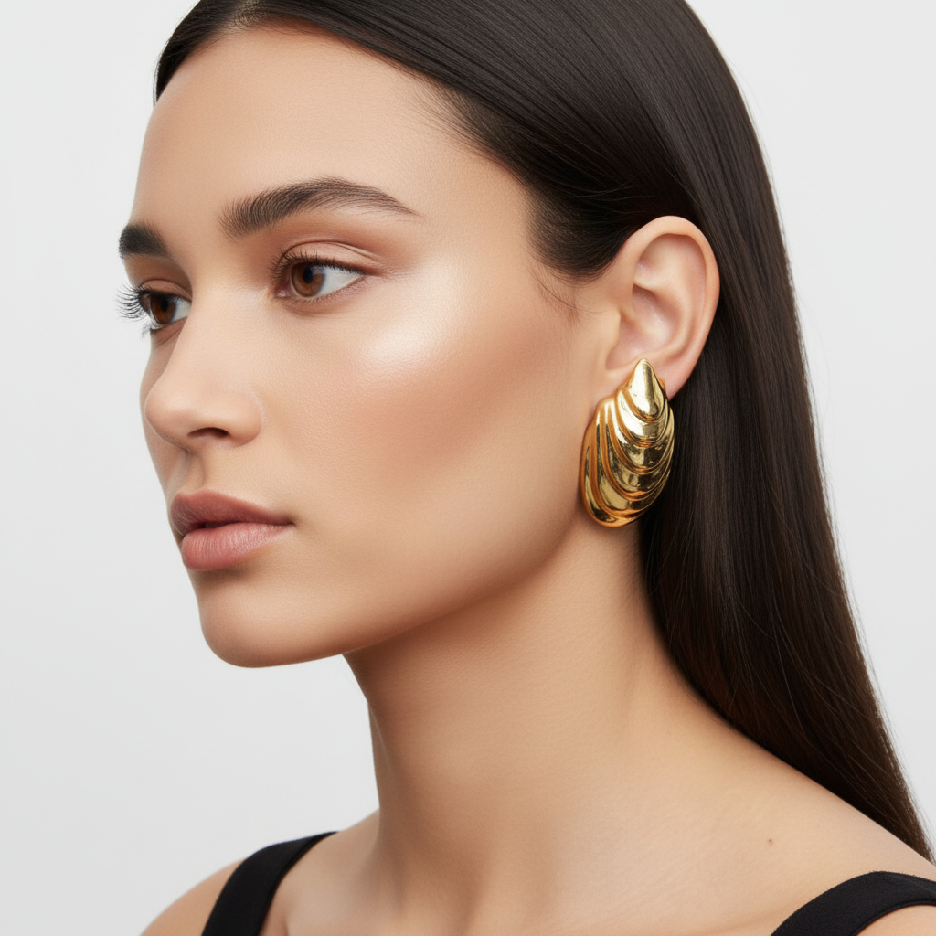 Brinco Coquille — modelo dourado