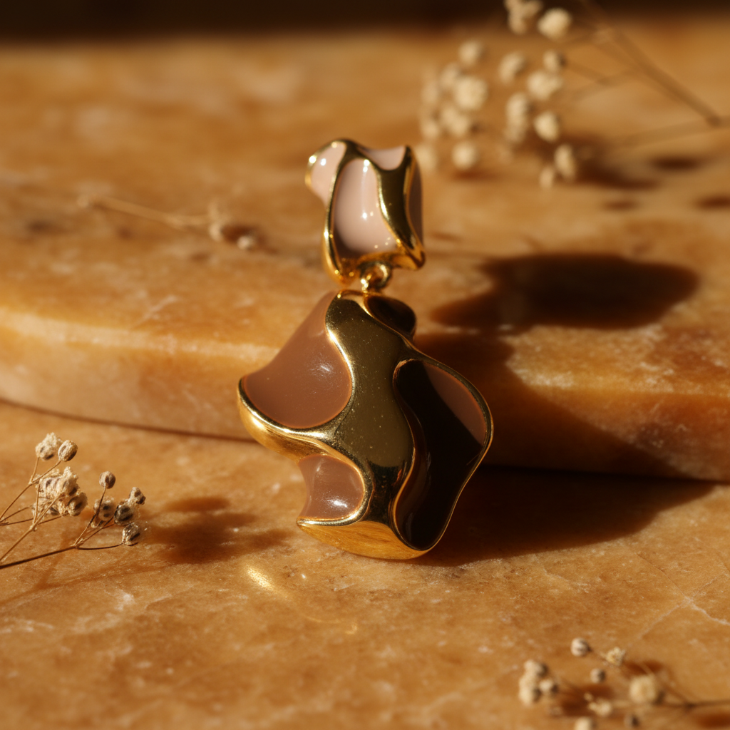 Brincos Esmalte Castanho Nude — Macro Botânico