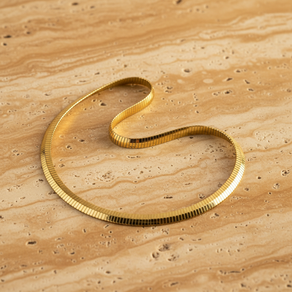 Choker Dourado — Flat Lay Âmbar