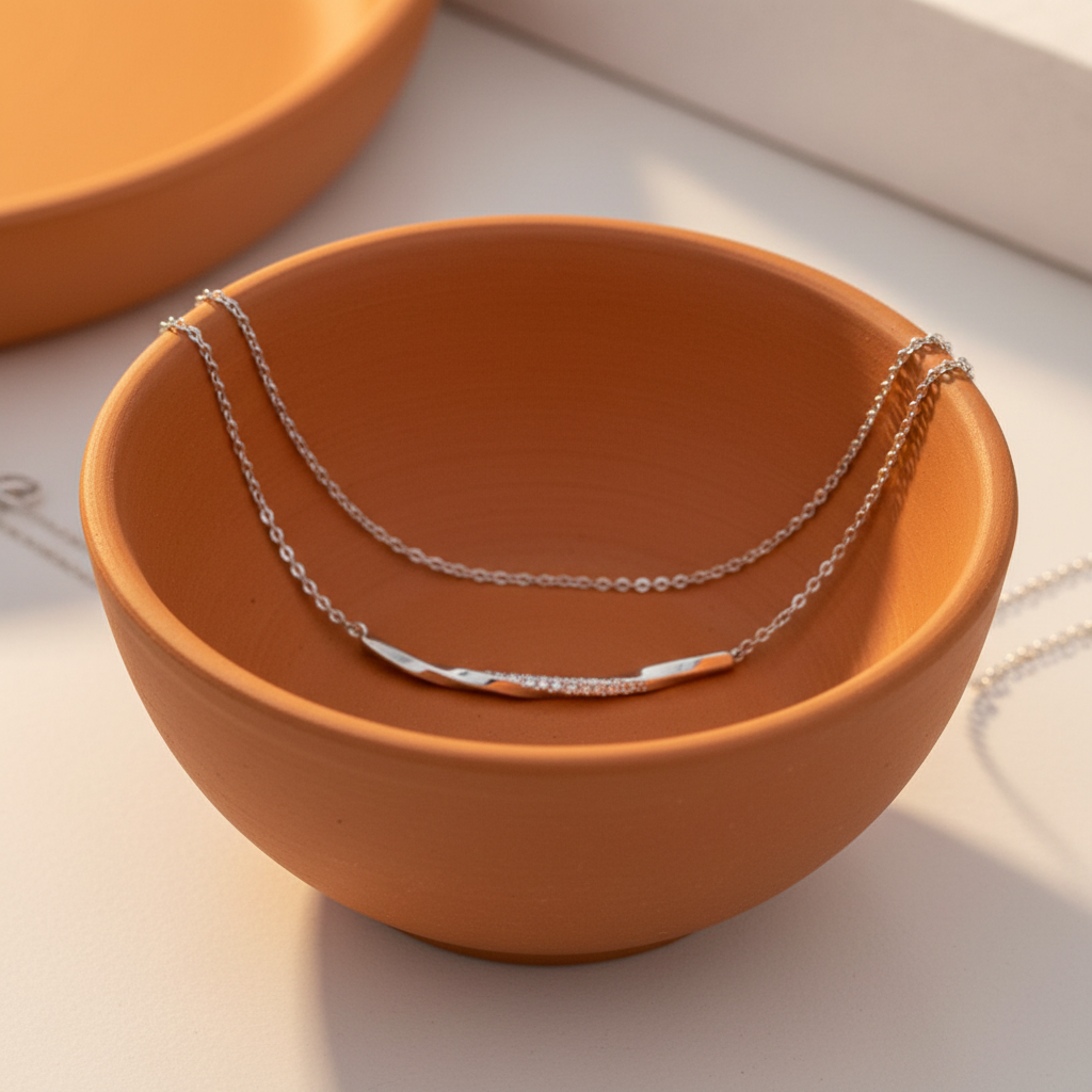 Colar Barra Curva Prata — taça terracota