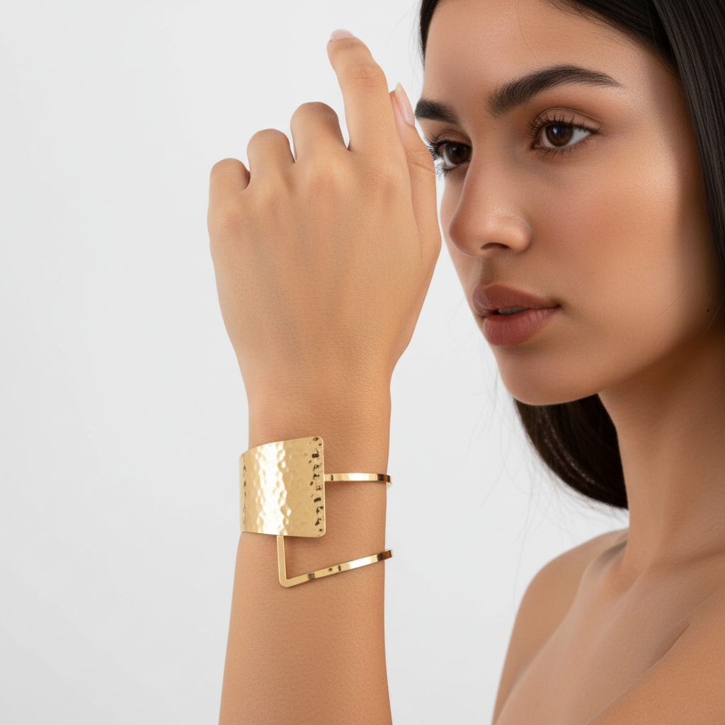 Cuff Geométrica Ouro — modelo