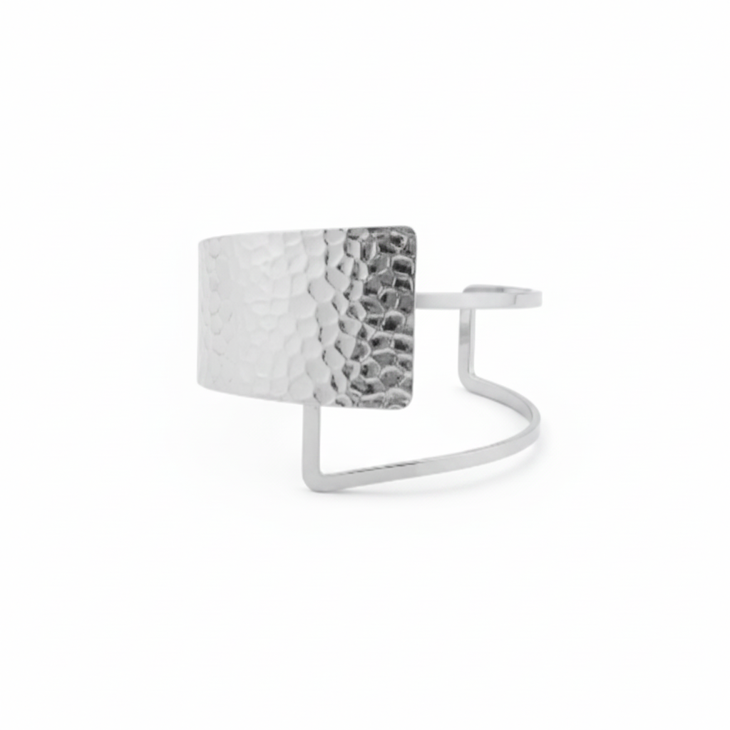 Cuff Geométrica Prata — fundo branco
