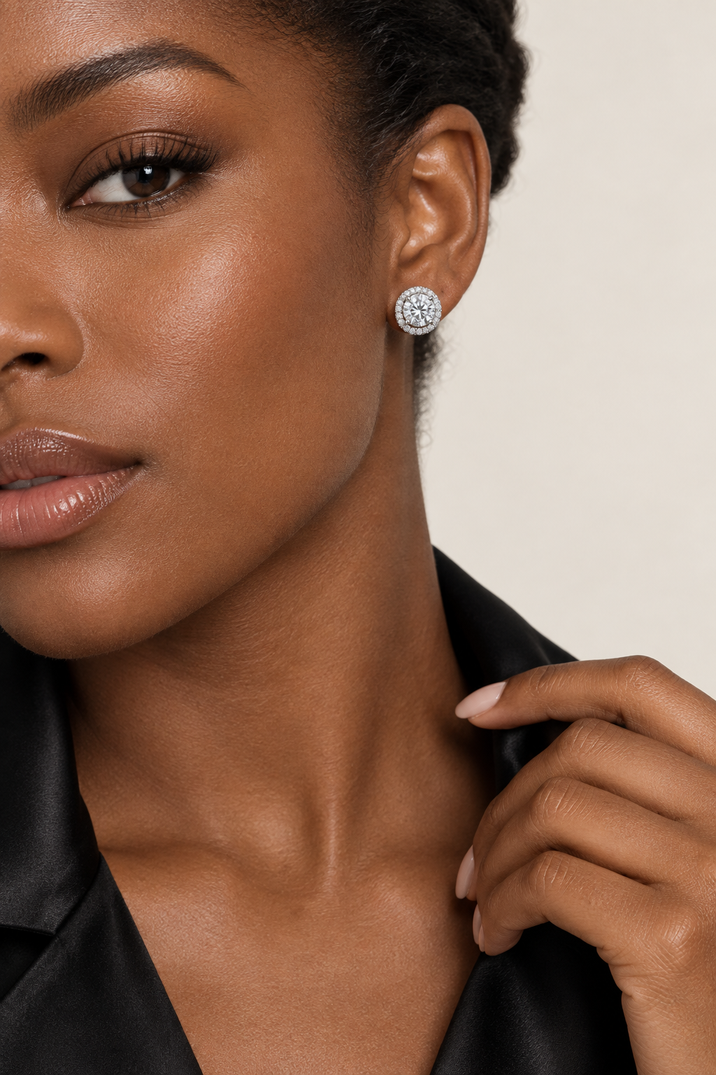 Styling editorial em preto e creme